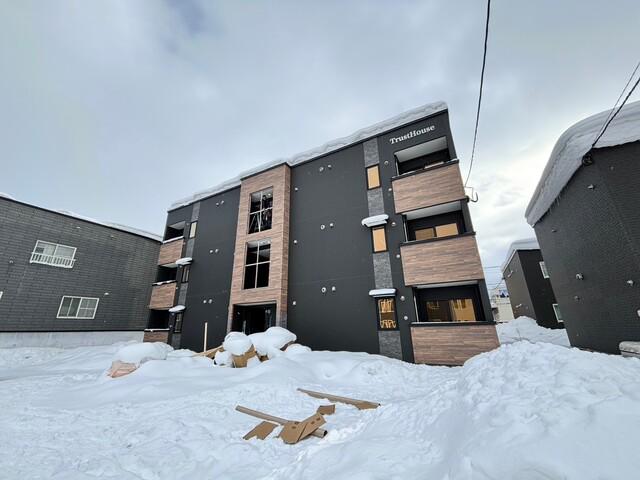 TRUSTHOUSE