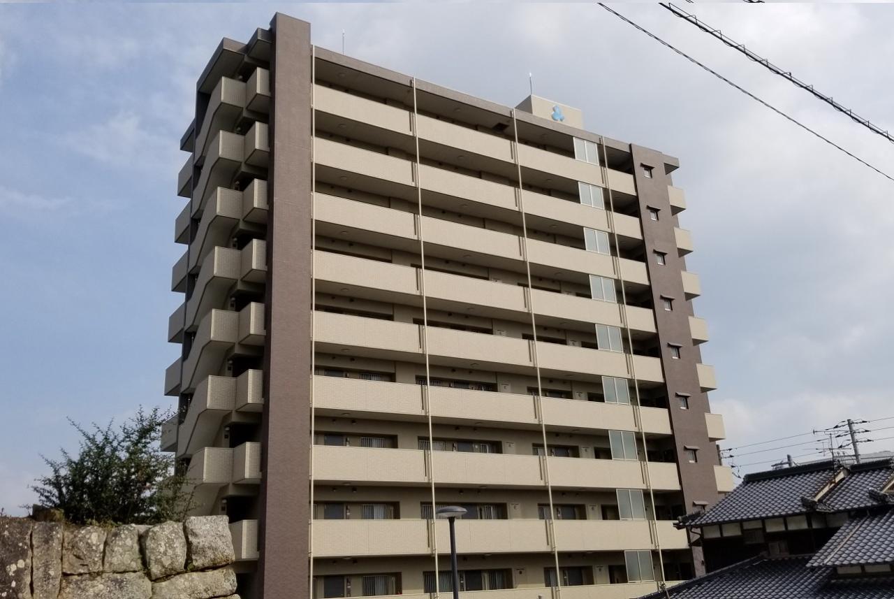 アルファスマート宮の前