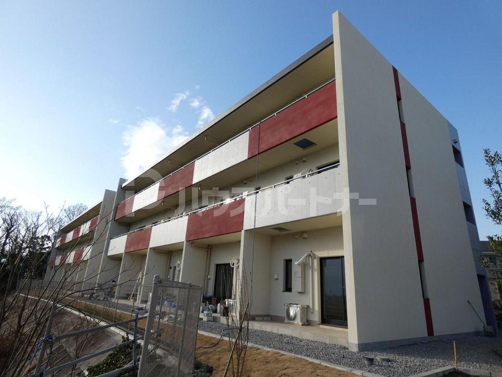 CRESCENT COURT