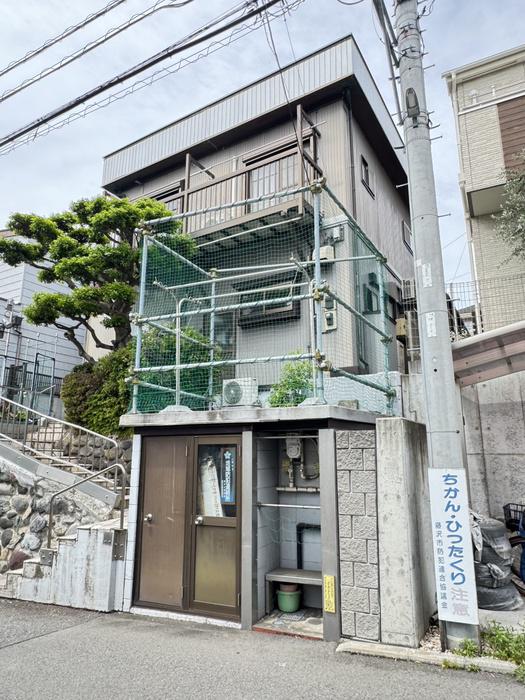 小田急江ノ島線 六会日大前駅 徒歩7分  築57年(2K/1階)