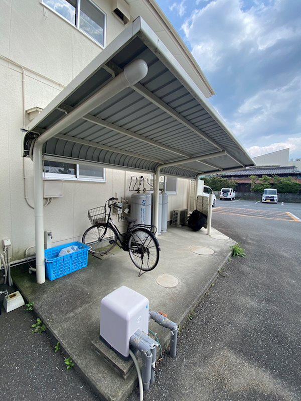 ハイツ千足