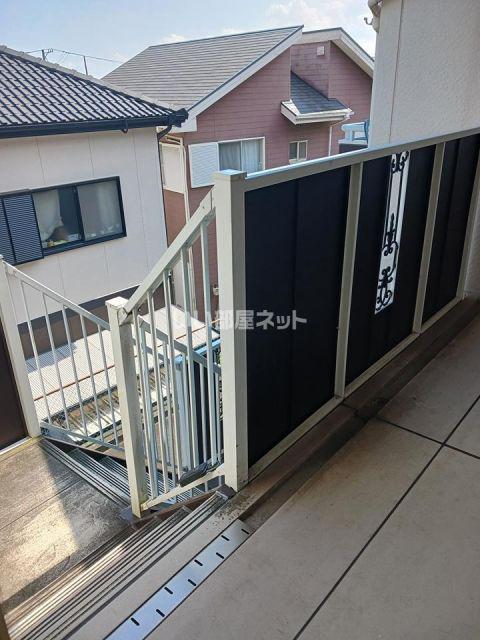 ファミールユタカ A