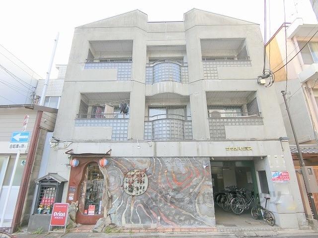 NAKAHOUSE