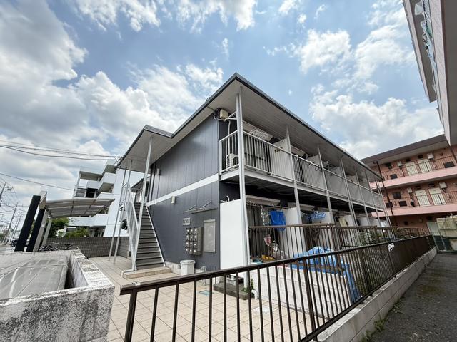 FLAT HOUSE