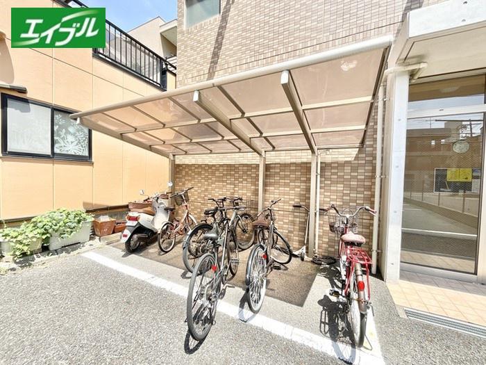 コート明円