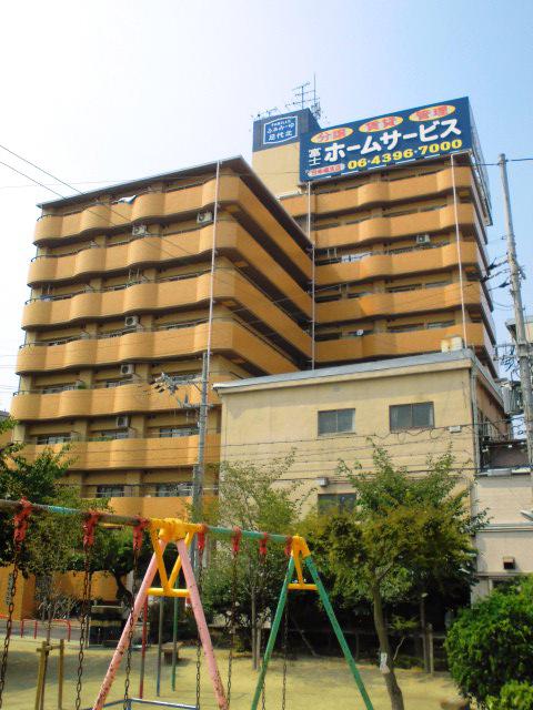 ファミーユ足代北