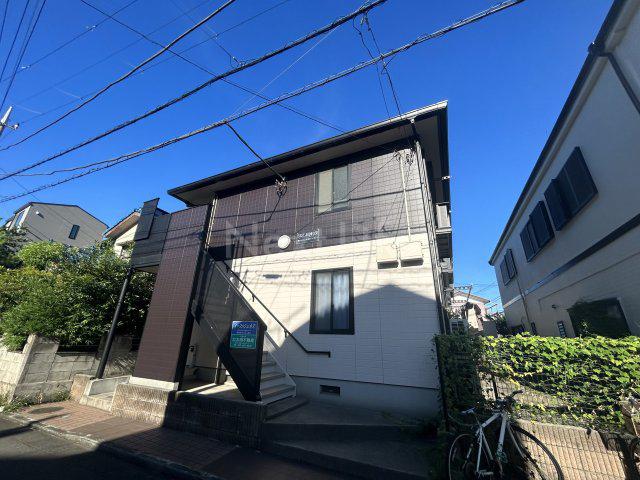 イーストジュネス