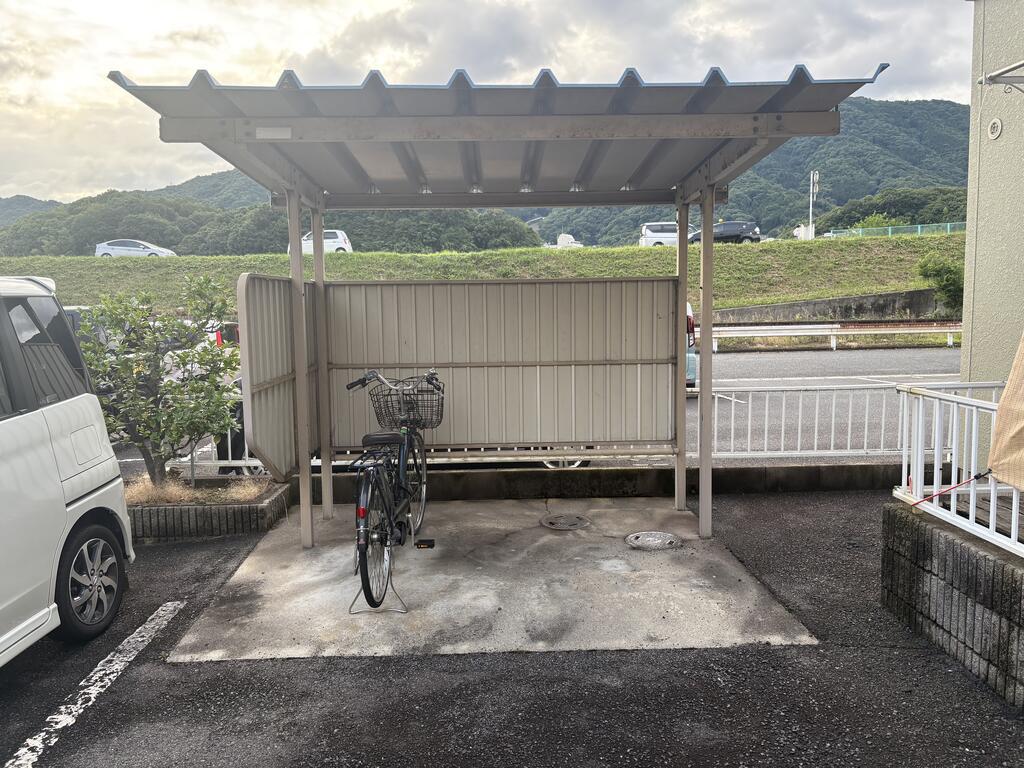 コテイジニシムラ