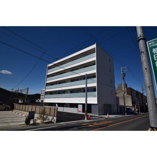 CREST RESIDENCE