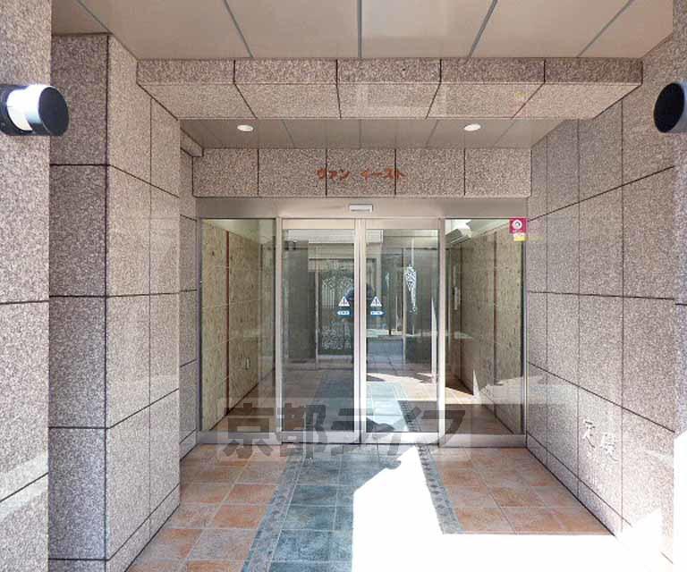 ヴァンイースト