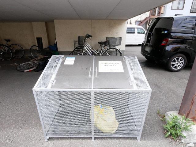 イエローハウス本通